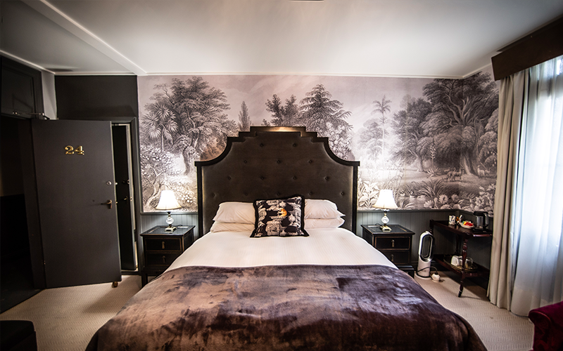 Queen Ensuite Room 24