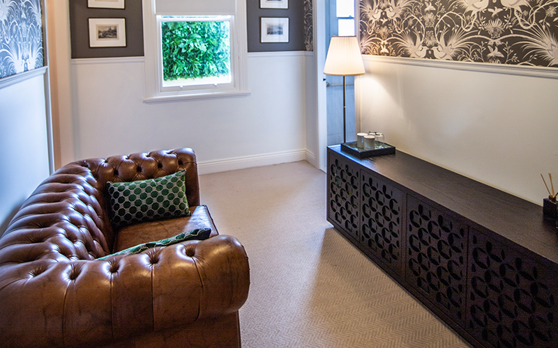 Queen Suite Room 14