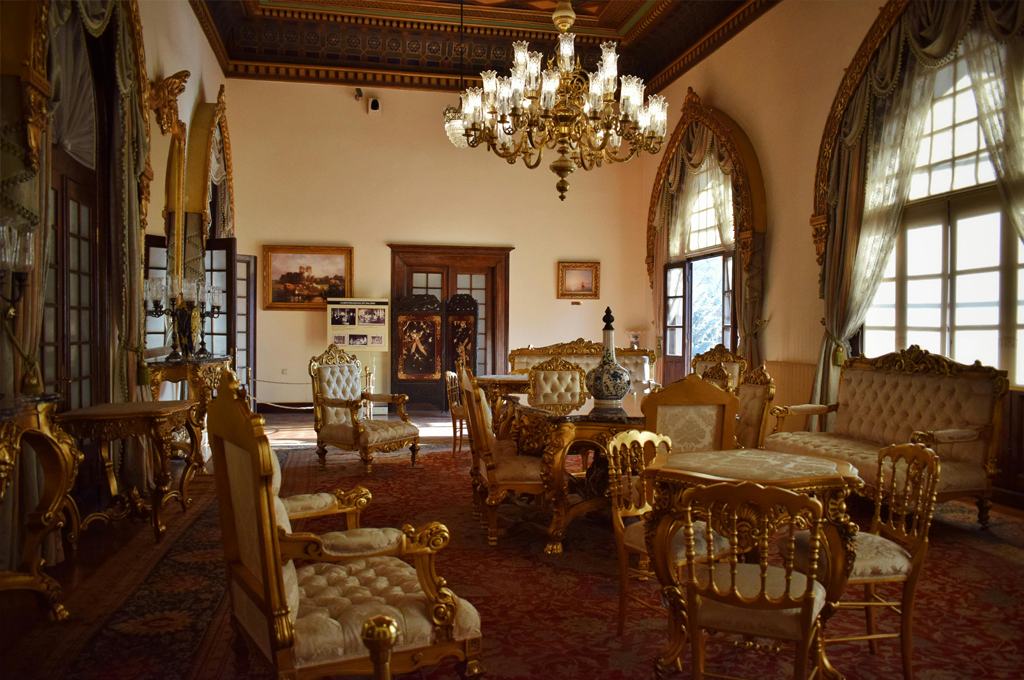 The Enduring Allure of Age: Will the Reign of Exquisite Antique Furniture Ever Return?